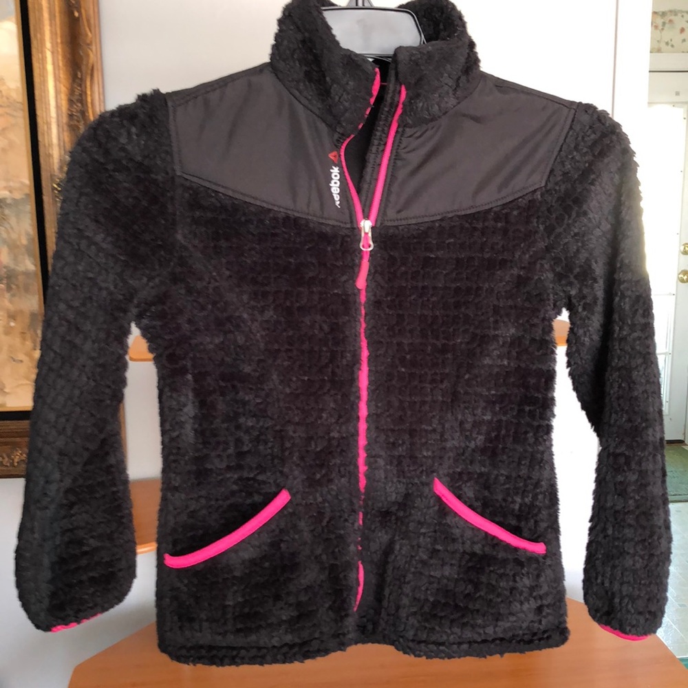 Reebok woman’s Medium (10-12) Teddy Fuzzy jacket Black and Pink Zipper